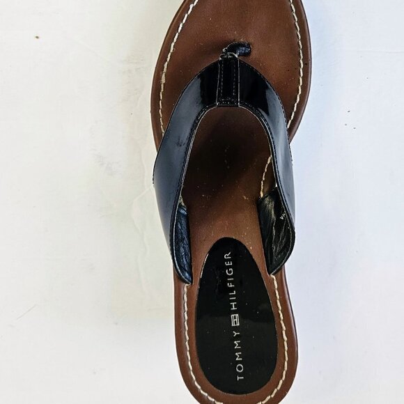 TOMMY HILFINGER BLACK PATENT LEATHER BLACK WHITE STRIPE WEDGE SANDAL SIZE 7 - Picture 5 of 6